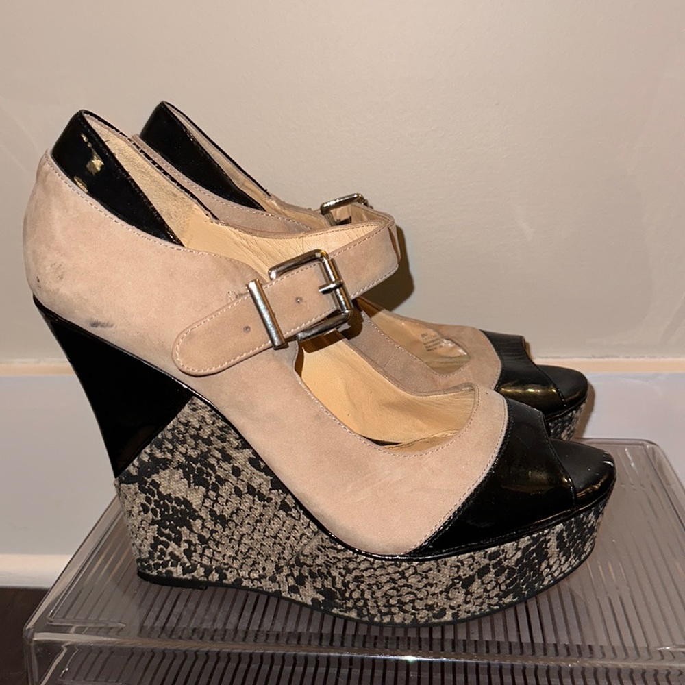 Gianni Bini Tan and Black Snakeskin Wedges - size 8